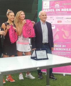 Premiazione vincitrici torneo di padel 